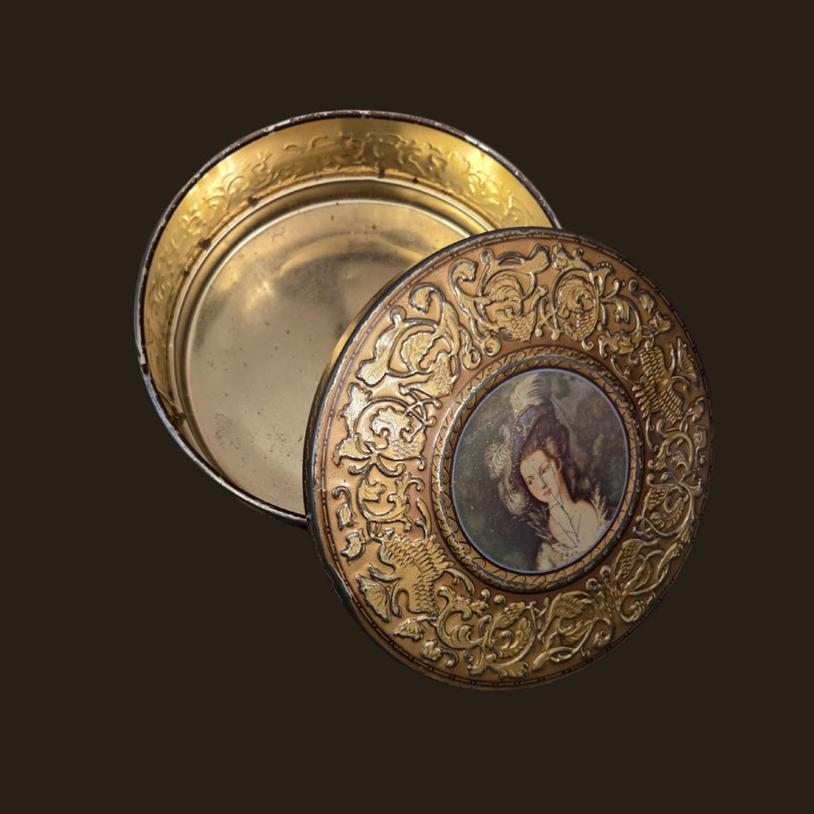 Antique Edwardian Huntley & Palmers Biscuit Tin with Portrait Lid | c.1905–1915