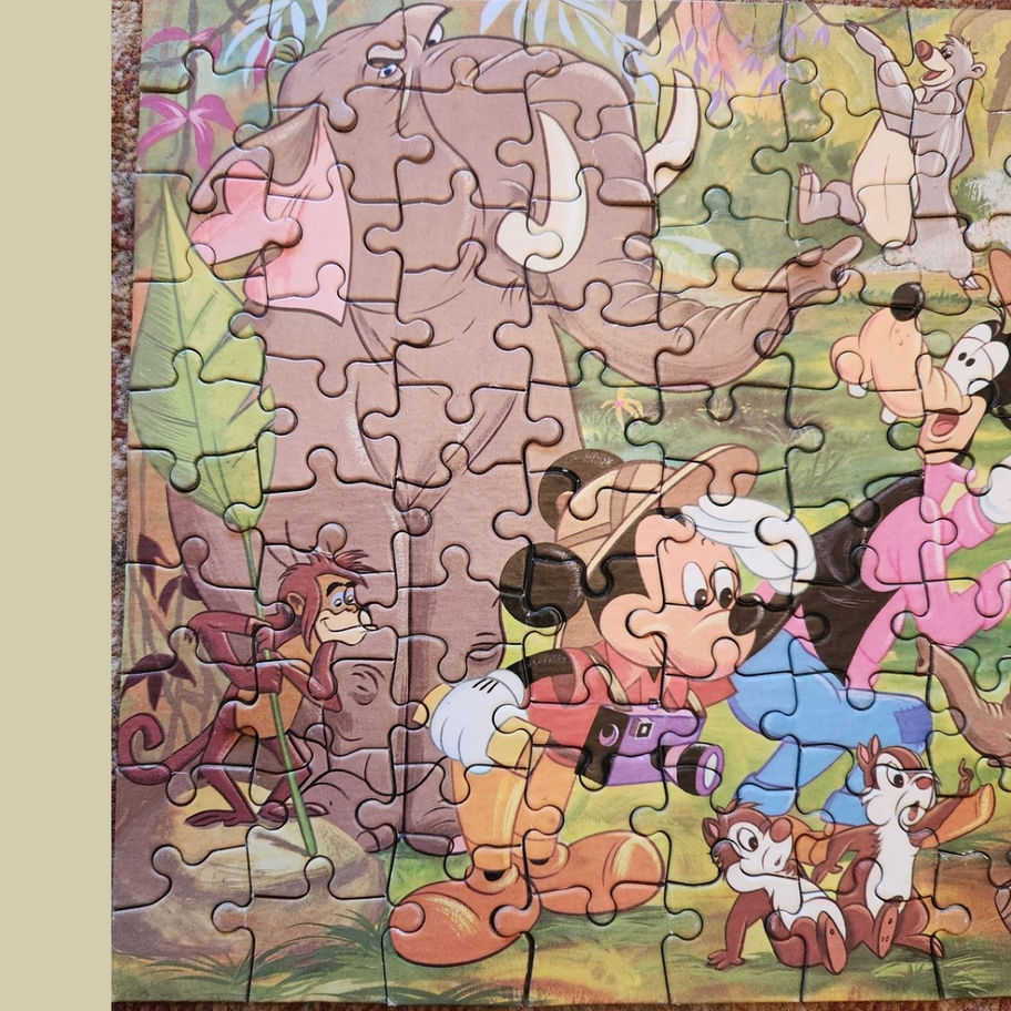 Vintage Disneyland Tower Press Jigsaw Puzzle Mickey Mouse Photographer 100 piece