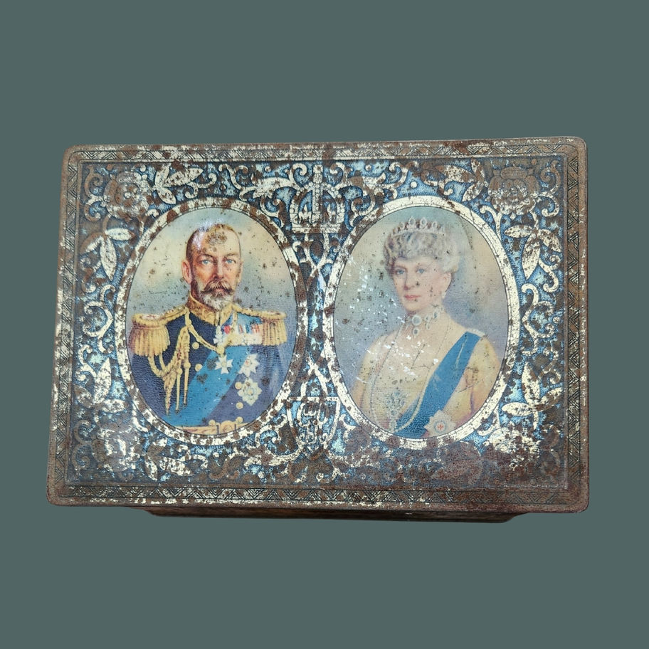 1935 King George V & Queen Mary Silver Jubilee Commemorative Tin Box