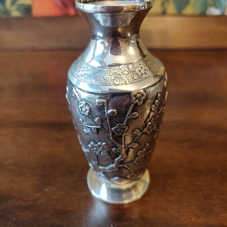 Vintage Walker and Hall 90 marked quality of silver plate bud vase