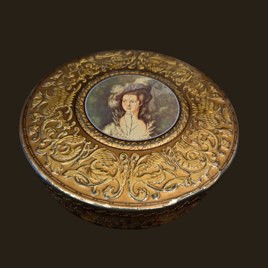 Antique Edwardian Huntley & Palmers Biscuit Tin with Portrait Lid | c.1905–1915