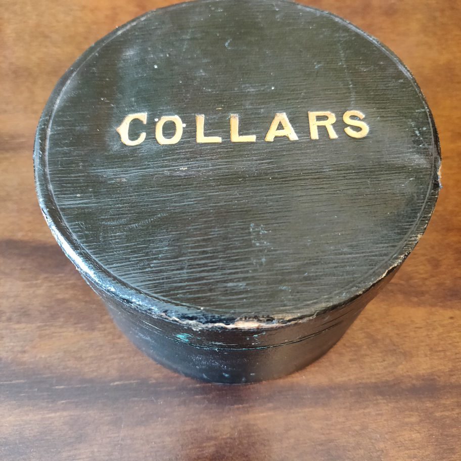 Antique early 20th century Edwardian leather bound round gentleman's collar box