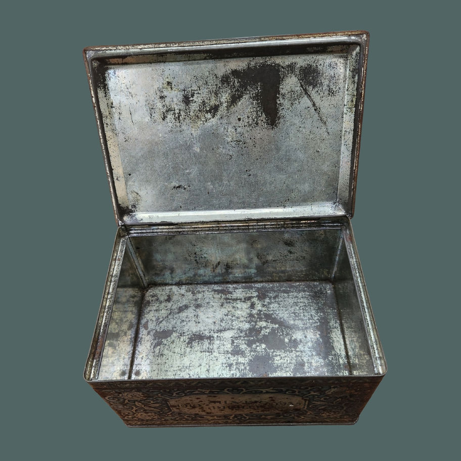 1935 King George V & Queen Mary Silver Jubilee Commemorative Tin Box