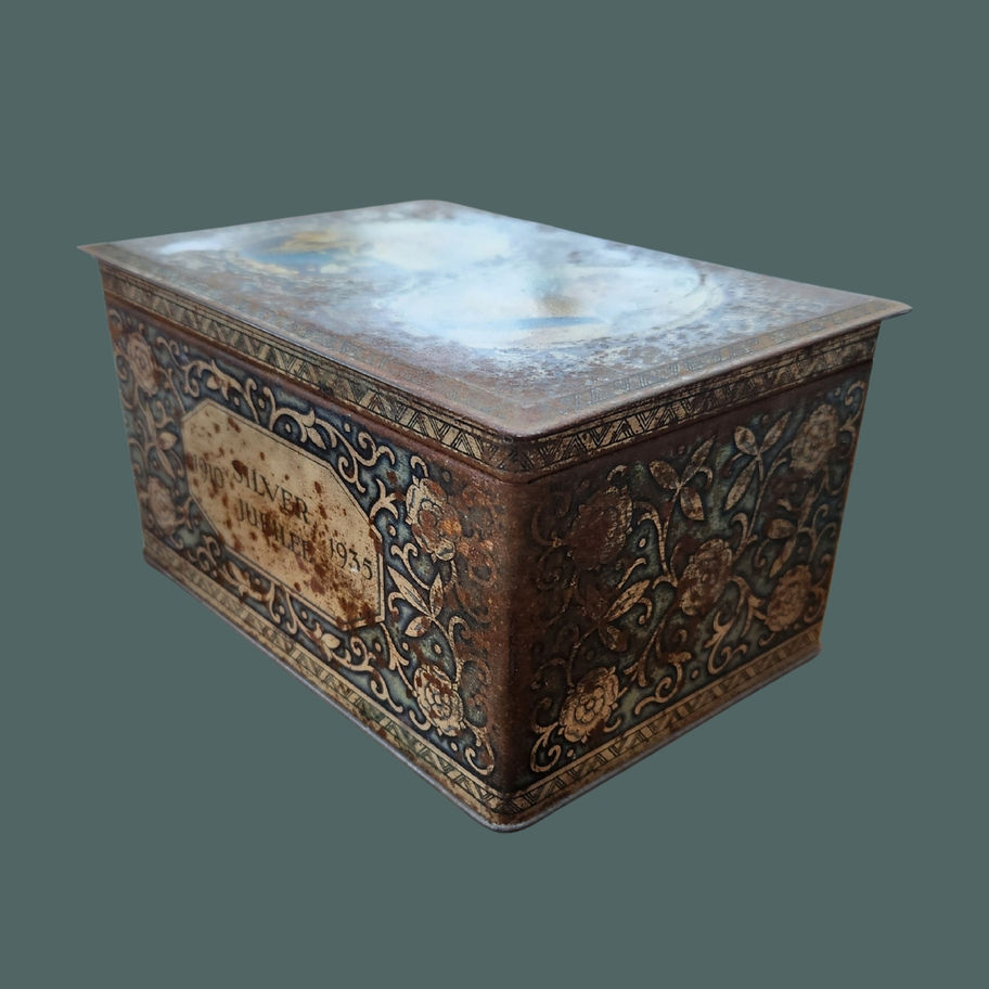 1935 King George V & Queen Mary Silver Jubilee Commemorative Tin Box