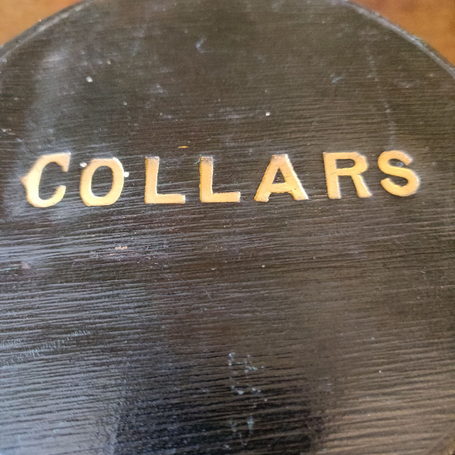 Antique early 20th century Edwardian leather bound round gentleman's collar box