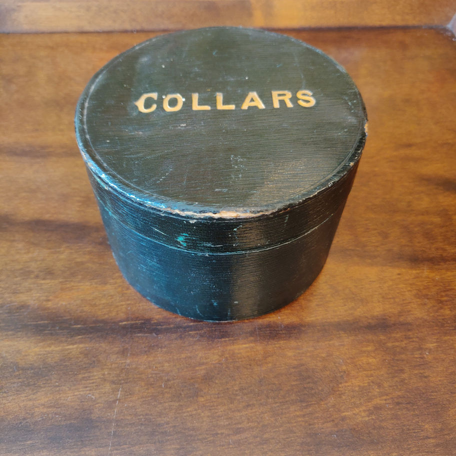 Antique early 20th century Edwardian leather bound round gentleman's collar box