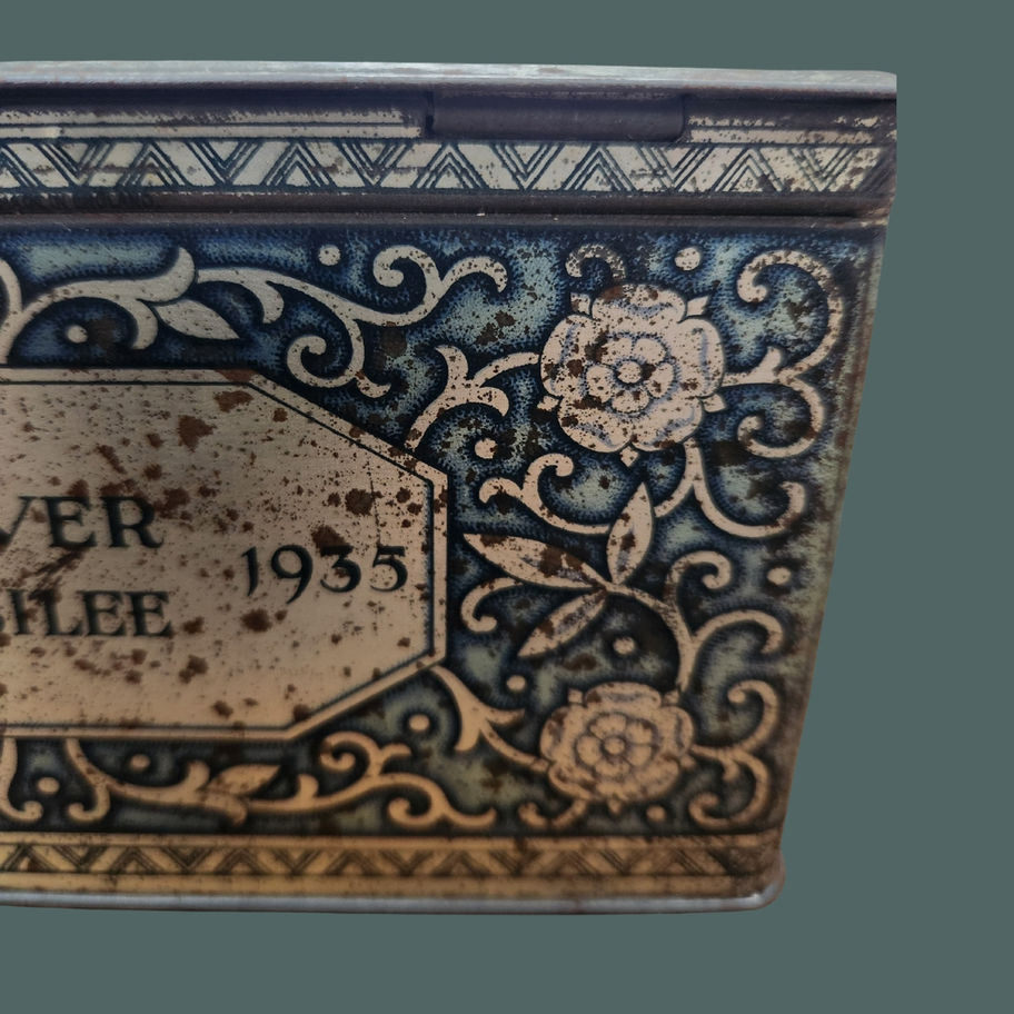 1935 King George V & Queen Mary Silver Jubilee Commemorative Tin Box