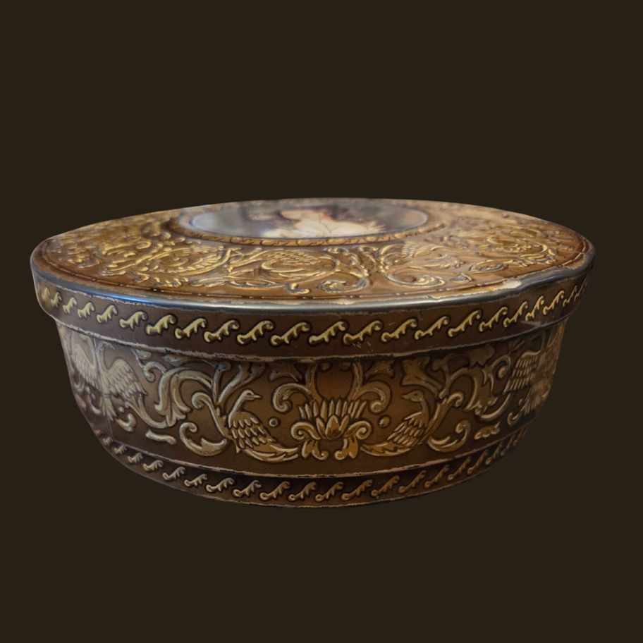 Antique Edwardian Huntley & Palmers Biscuit Tin with Portrait Lid | c.1905–1915