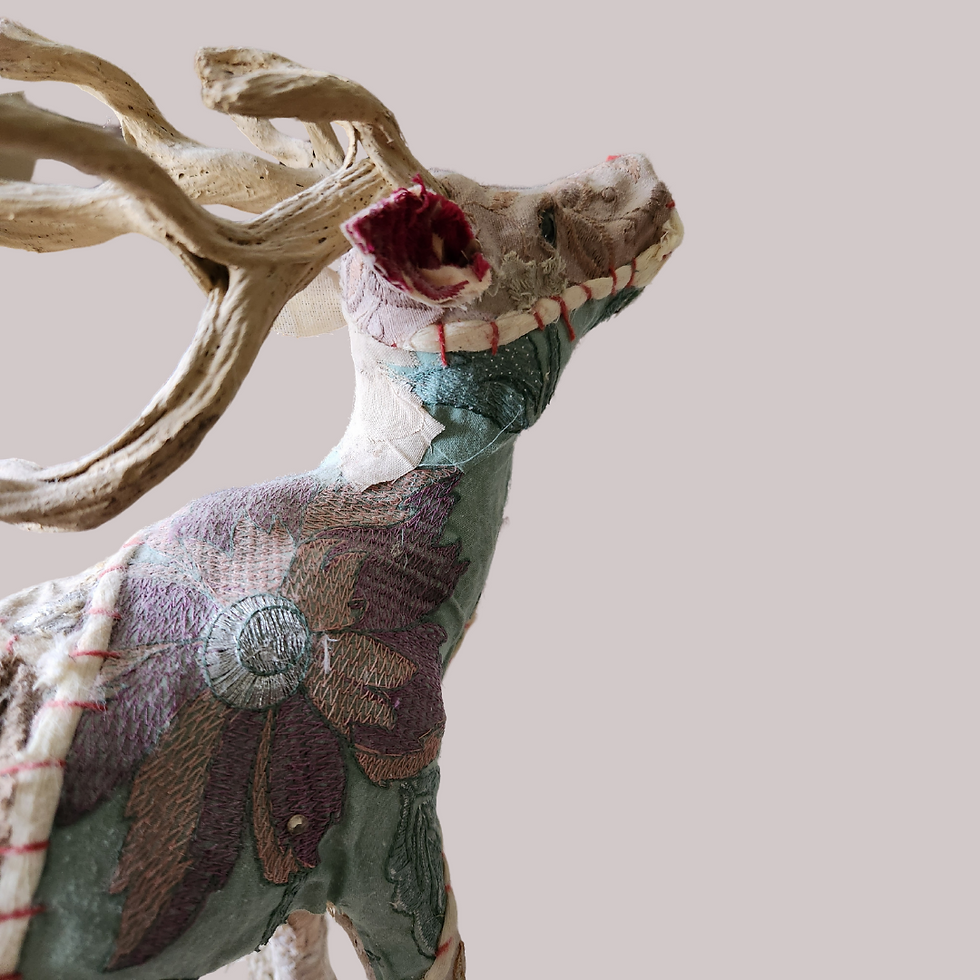 縮圖：Decorative Reindeer Ornament