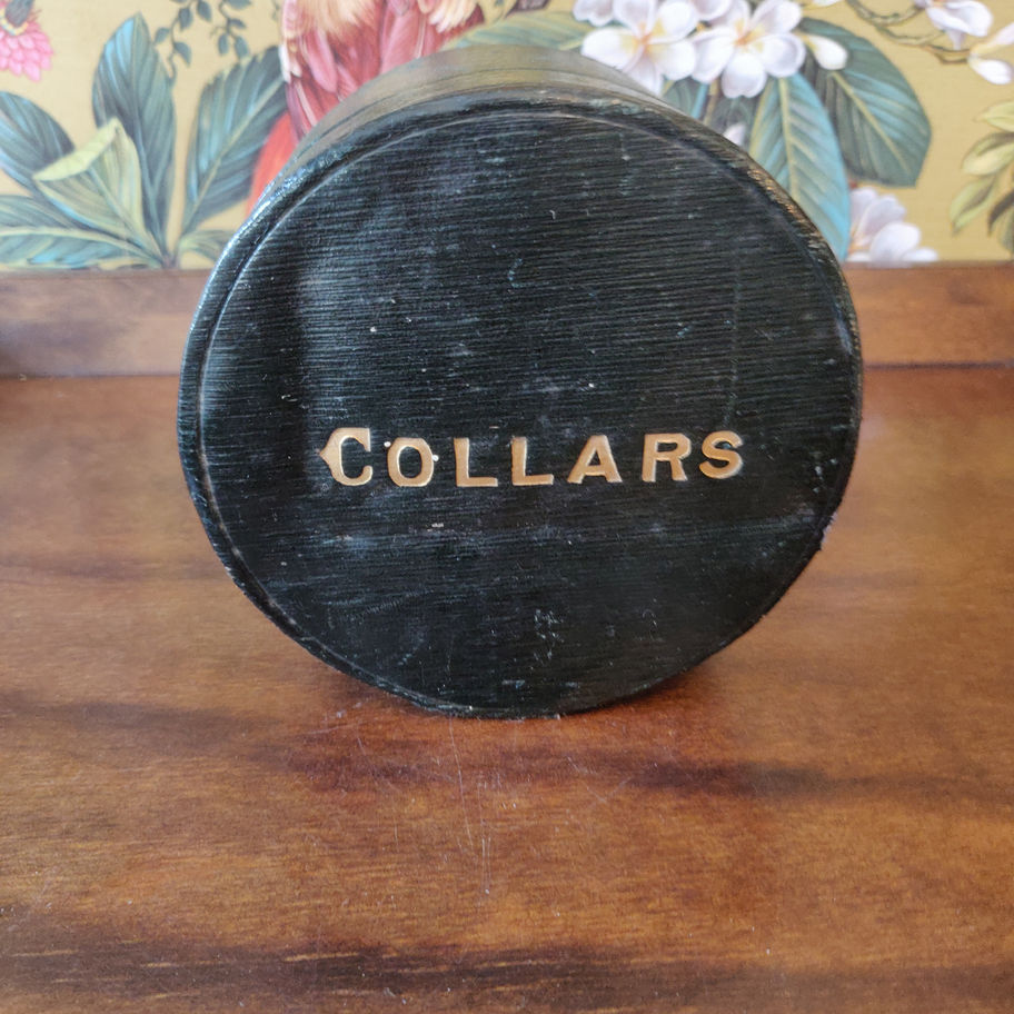 Antique early 20th century Edwardian leather bound round gentleman's collar box