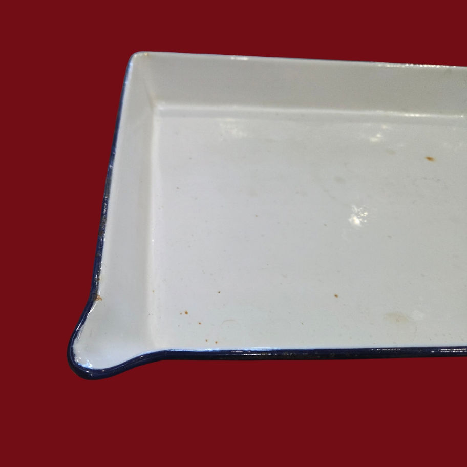 Vintage White Enamel Aga Tray with Pouring Corner – 1940s–60s