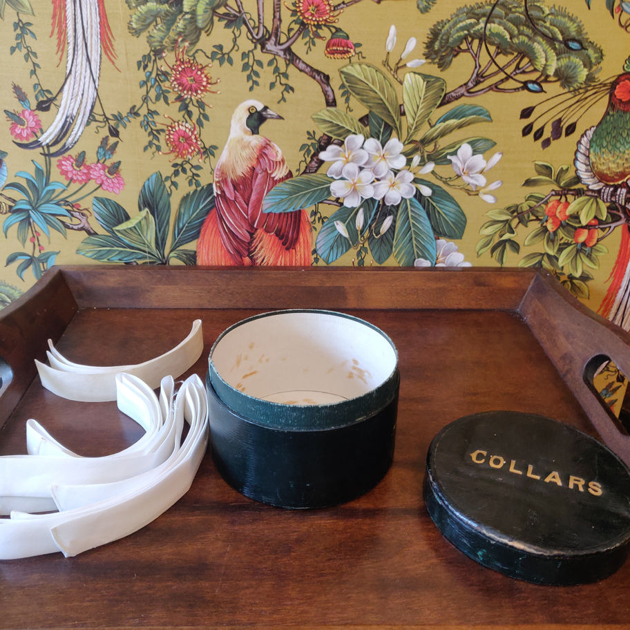 Antique early 20th century Edwardian leather bound round gentleman's collar box