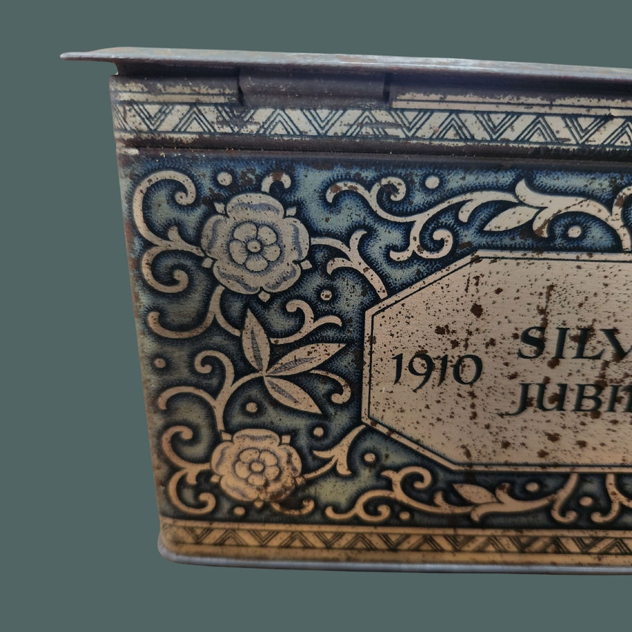 1935 King George V & Queen Mary Silver Jubilee Commemorative Tin Box