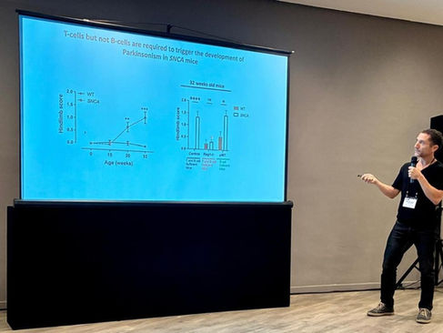 Investigador del Centro Ciencia & Vida presenta avances sobre relación entre sistema inmune y enfermedad de Parkinson