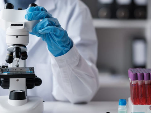 Terapias con células inmunes genéticamente modificadas revolucionan lucha contra el cáncer