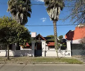 Casa En Argüello, Con Quincho, Gran Patio, Pileta