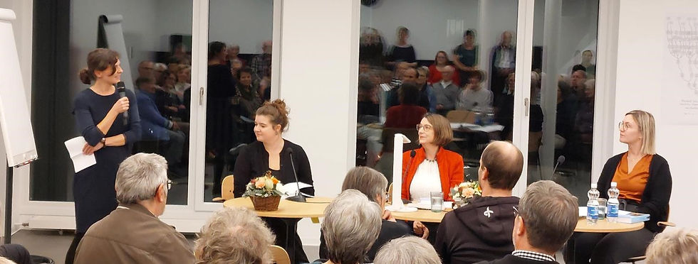 Autorin Eva-Maria Müller liest aus dem historischen Roman "Die Urgrossmutter"