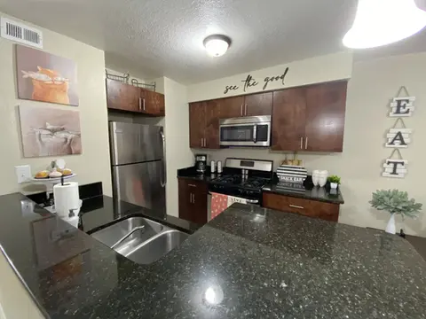 Granite kitchen countertops - student apartments in Tampa