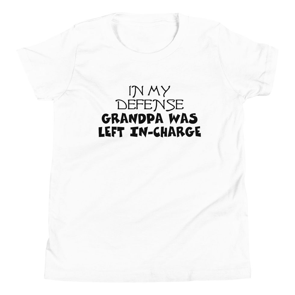 תמונה ממוזערת: Youth Short Sleeve T-Shirt - In My Defense Grandpa Was Left In-Charge
