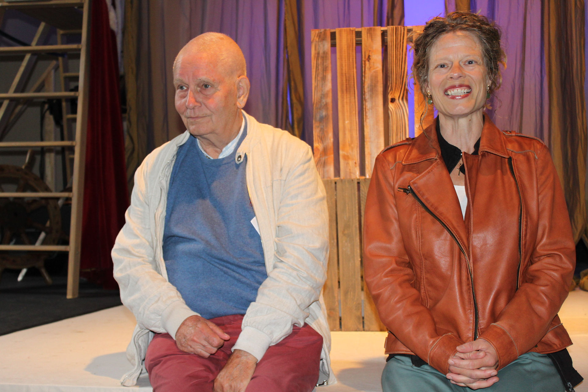 Jürgen Kern und Pastorin Bettina Morkel freuen sich auf den gemeinsamen Theater- und Konzertsommer in der Kirche von Koserow