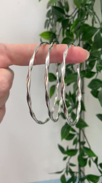 Thumbnail: Loose Twist Bangle