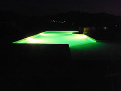 L'illuminazione della piscina
