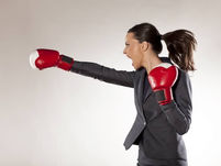 MUJER SACANDO SU IRA