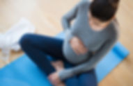 femme enceinte souffrant du ventre