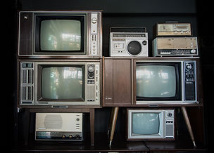 古いテレビとラジオ