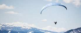 Parapente dans les montagnes
