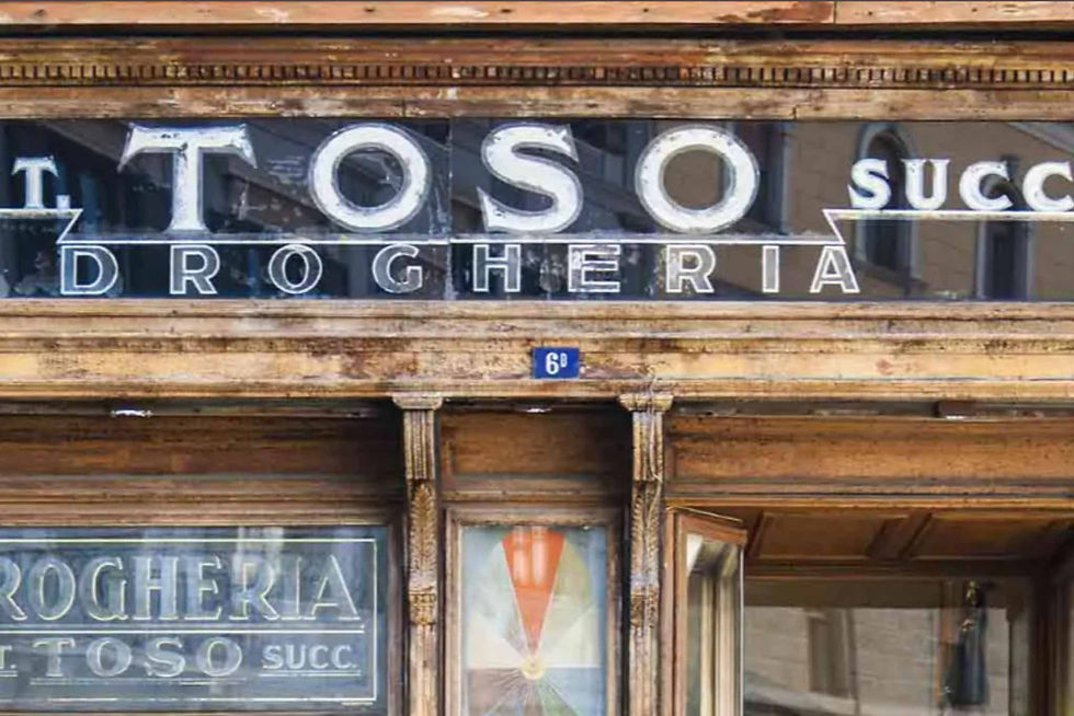 Fotografia della storica drogheria Toso, sede scelta per la lettura scenica organizzato da La Contrada Teatro Stabile di Trieste