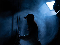 Fotografia dello spettacolo nuvolario, progetto delle residenze artistiche in collaborazione con La Contrada Teatro Stabile di Trieste