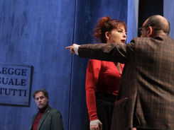 Fotografia dello spettacolo Pazza, una produzione La Contrada Teatro Stabile di Trieste