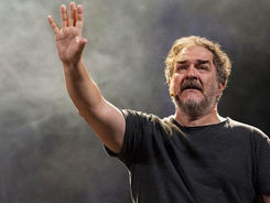 Foto di Andrea Pennacchi in Alieni in Laguna. Lo spettacolo andrà in scena al Tearo Bobbio de La Contrada Teatro Stabile di Trieste