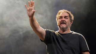 Foto di Andrea Pennacchi in Alieni in Laguna. Lo spettacolo andrà in scena al Tearo Bobbio de La Contrada Teatro Stabile di Trieste