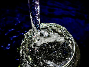 Wasserspender für Büros in Hamburg mieten: Warum moderne Unternehmen auf flexible Trinkwasserlösungen setzen