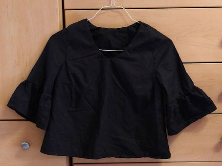 New make, who this? In the folds Ruffle Sleeve top
