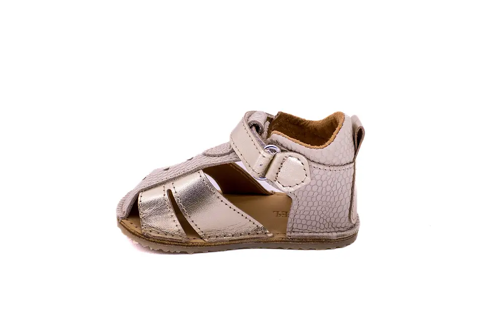 Thumbnail: Sandalele Barefoot Bej-Catifelat cu Argintiu