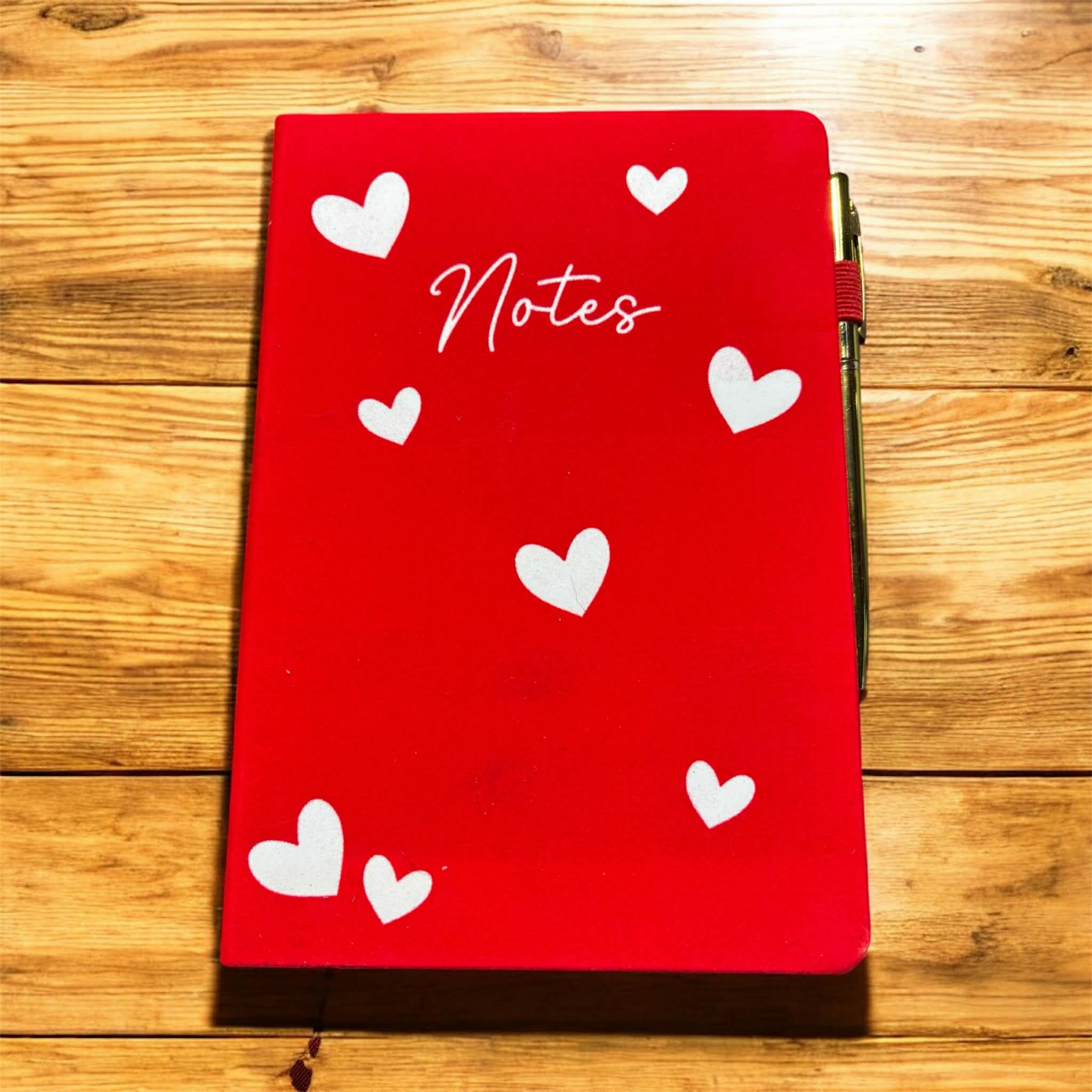 Liefdevol Notitieboek met Hartjes – Inclusief Pen – Perfect Valentijn Cadeau