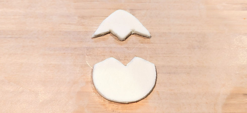 The fondant egg cut in half with a zig-zag.
