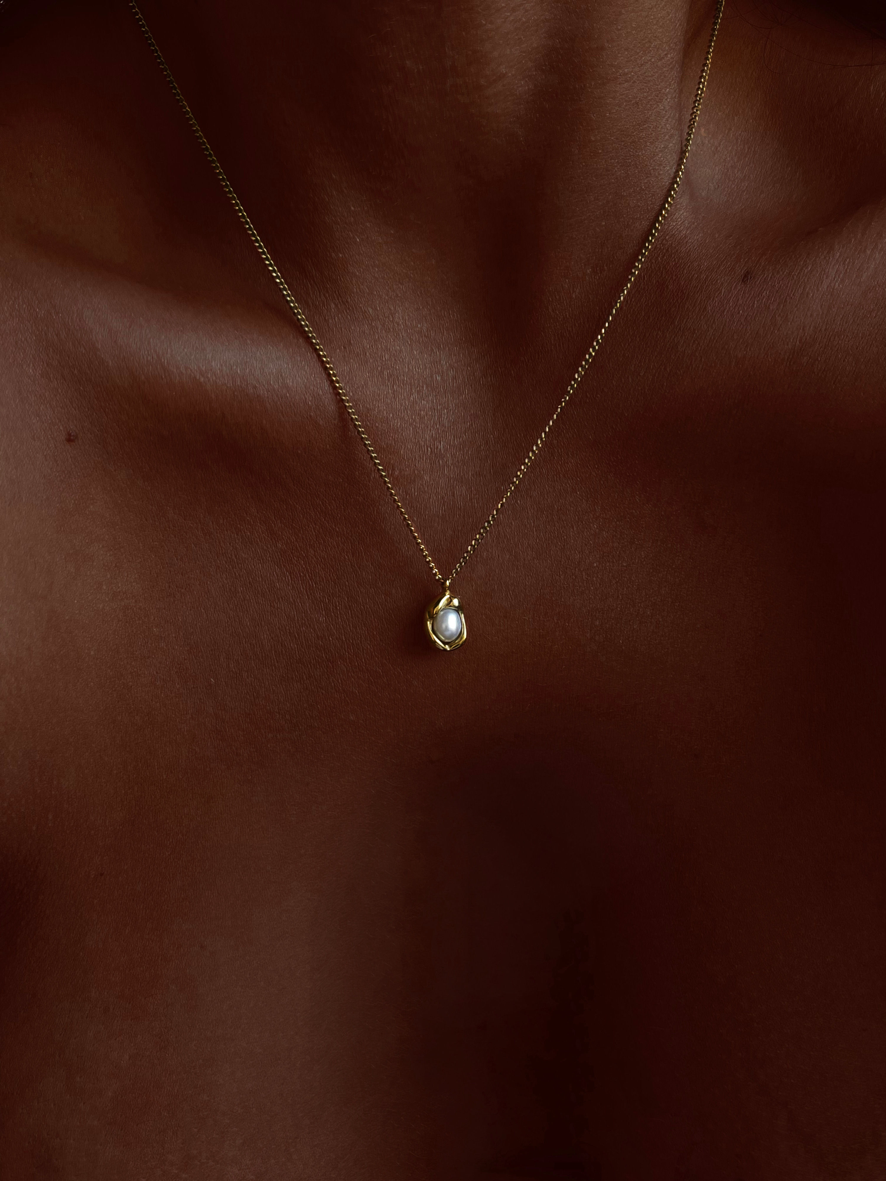 Χρυσό κολιέ με μαργαριτάρι