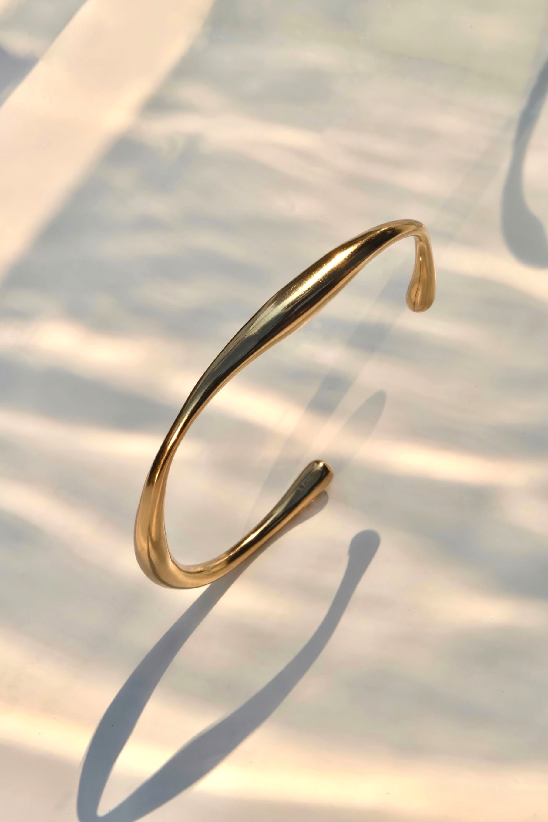 Χρυσό βραχιόλι, κομψό σχέδιο, ŌMNIA