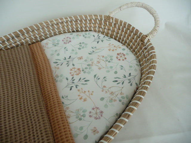 Thumbnail: Matrashoes van herbarium bloemenprint met taupe kleurige wafeldeken