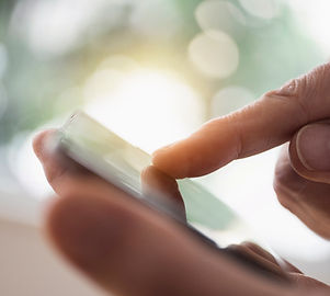 Usando um telefone toque