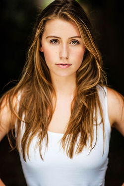 Headshot Charlotte Riddle