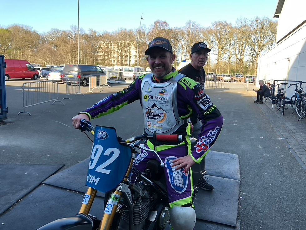 In Heerenveen bestritt der Cooperman zwei Mal den Roloef-Thijs-Pokal am Vorabend des Eisspeedway-WM-Finals. Foto: Norbert Ockenga