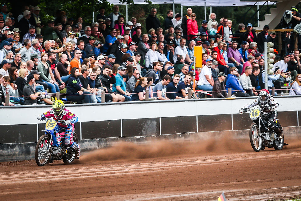 Stephan Katt prescht 2024 auf dem Eichenring über die Start/Ziel-Gerade. Foto: FIM