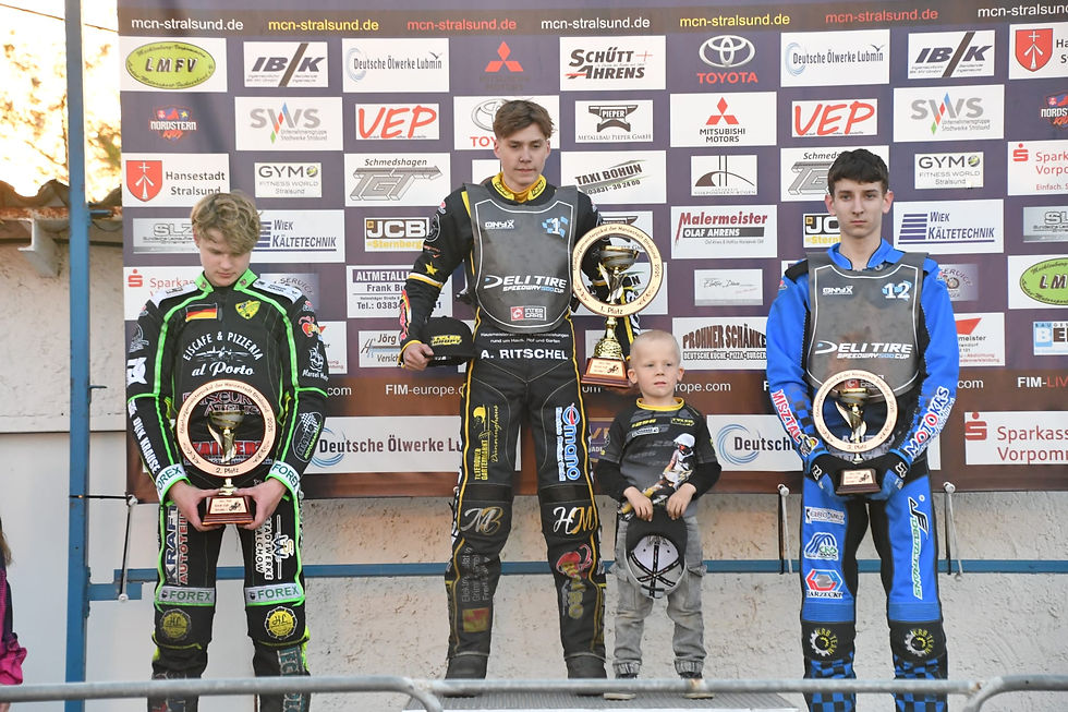Tyler Haupt siegt vor Carlos Gennerich und Bartcomiej Kubica. Foto: SportpicsN.N