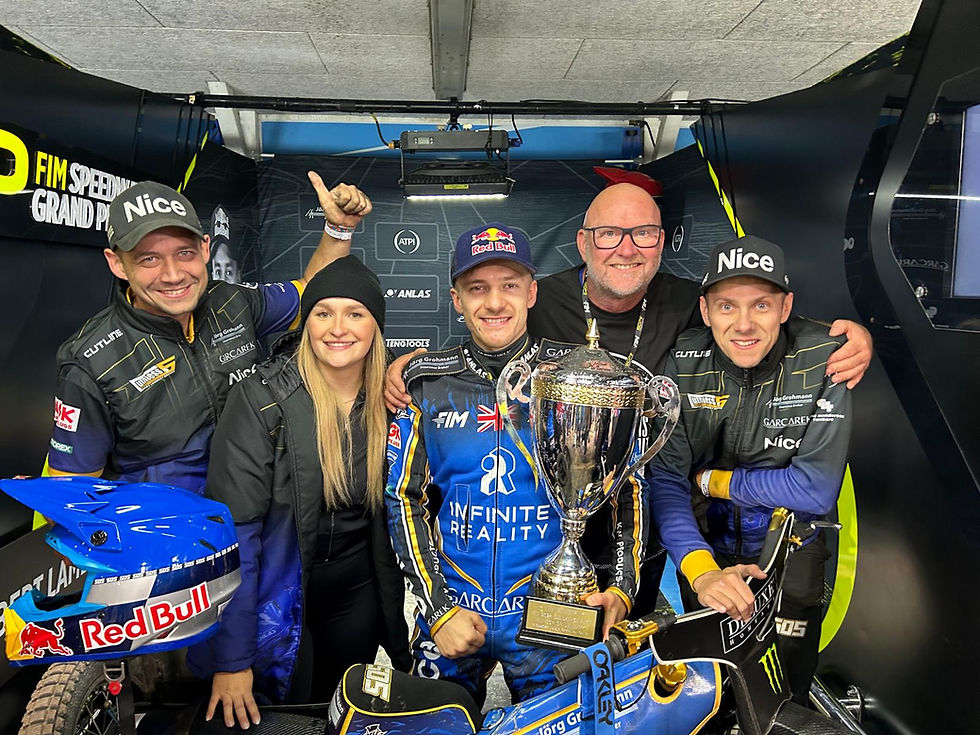 Krzysztof Studziński (links) arbeitet künftig für Norick Blödorn statt für Robert Lambert. Foto: Team Lambert