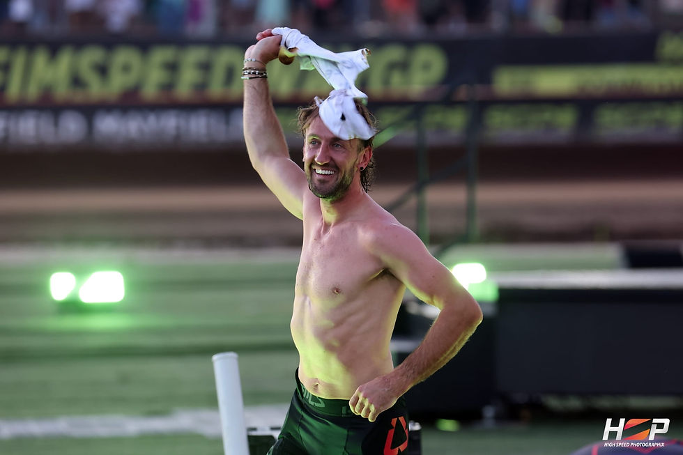 Anders Thomsen zelebriert Grand Prix-Siege auf die ihm eigene Art. Foto: HighSpeedPhotographix